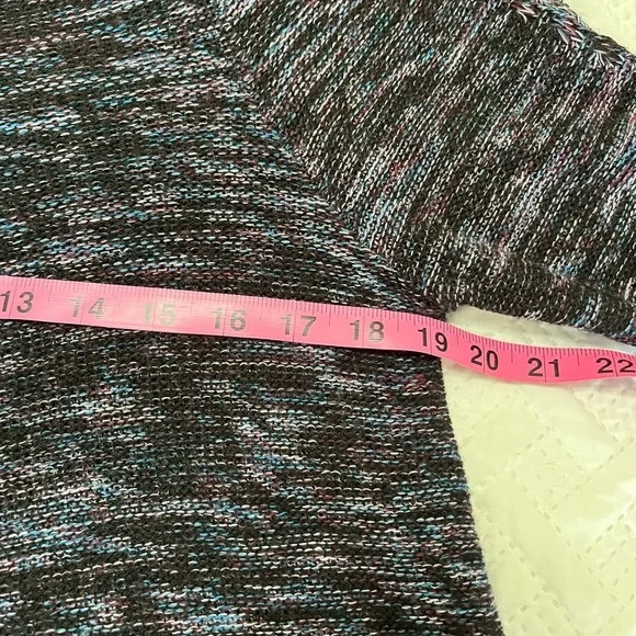 Studio Works 3/4 Sleeve V-Neck Sweater. - Picture 10 of 11